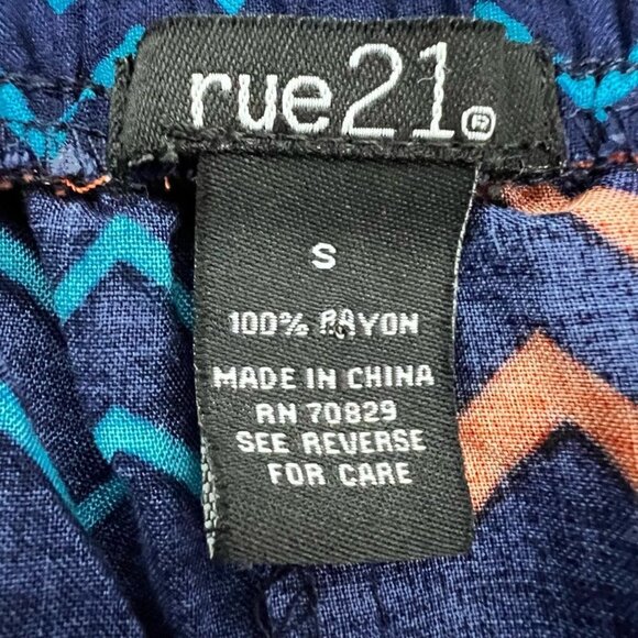 Rue21 Womens Romper Playsuit Blue Red Chevron Pleated Backless Short S New - Picture 11 of 11